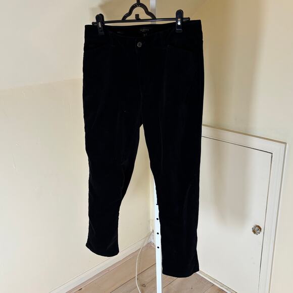 Talbots EUC Women's Curvy Black Straight Leg Velvet Jeans Size 12P - Picture 2 of 7